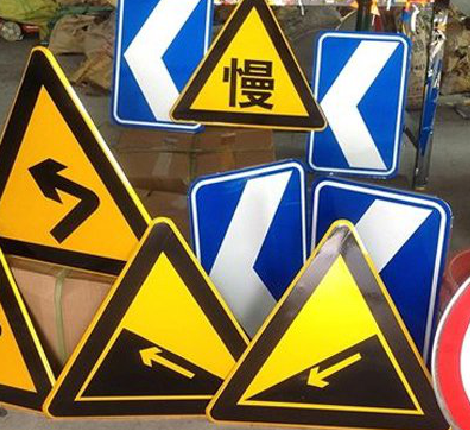 凤山标识标牌中颜色的确定是很重要的。